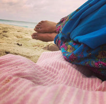 Load image into Gallery viewer, White Stripe Weave Towels